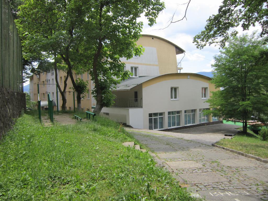 Quelle Polyana Hotel Bagian luar foto