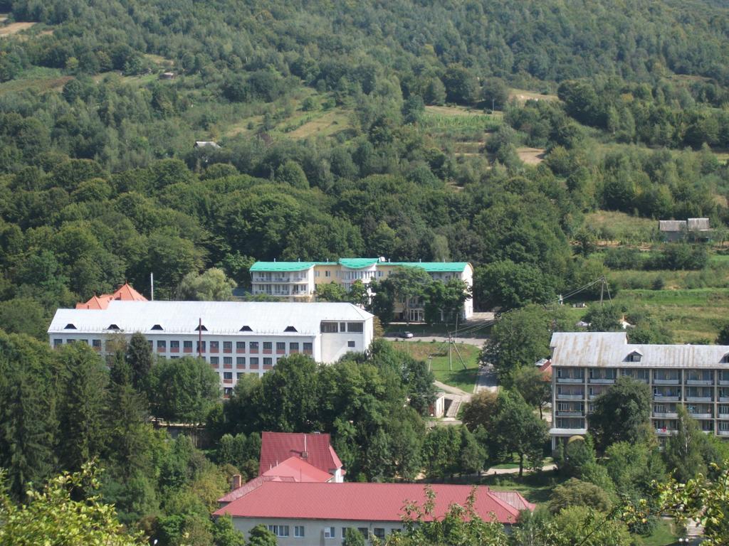 Quelle Polyana Hotel Bagian luar foto