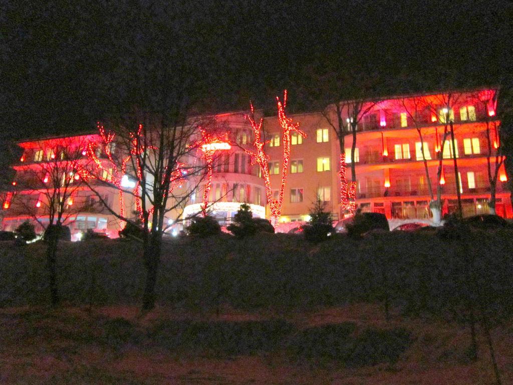 Quelle Polyana Hotel Bagian luar foto
